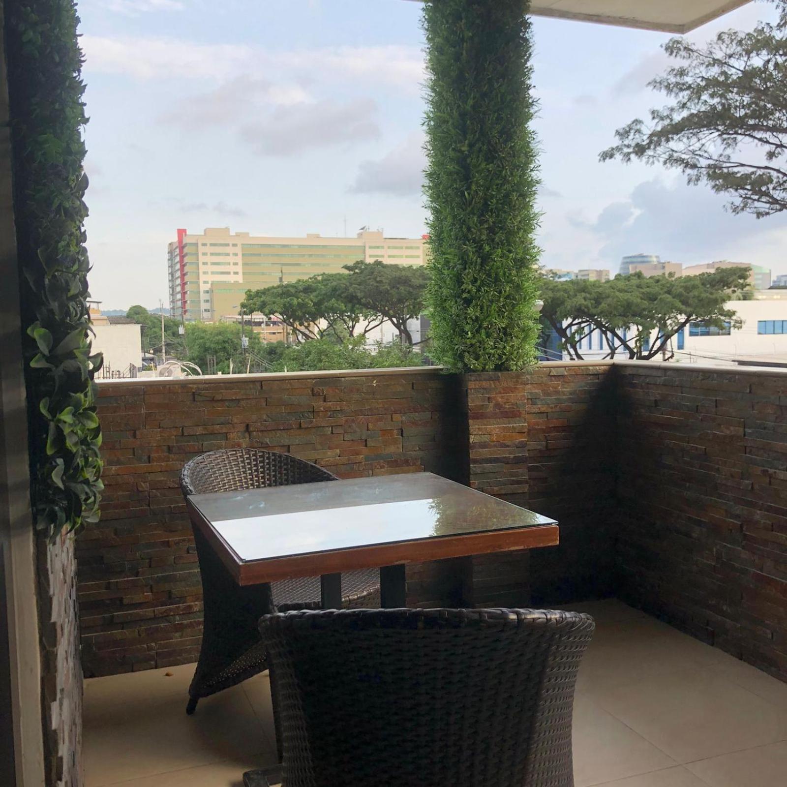 Hoteles En Guayaquil - Suites Guayaquil Cerca Del Aeropuerto Luaran gambar